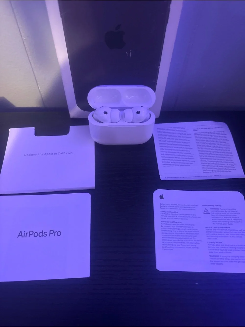 Apple AirPods Pro in White with Charging Case